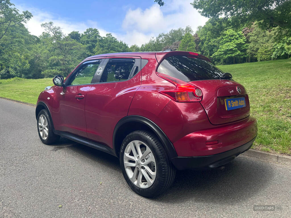 Nissan Juke 1.6 Acenta Premium Pack VE62OWX Red #2