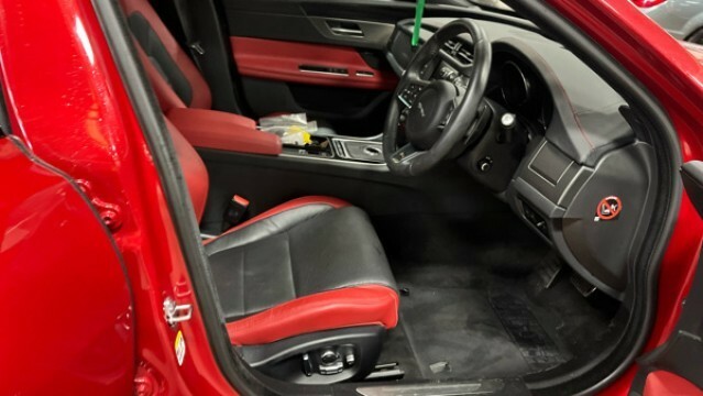 Jaguar XF 3.0 V6 S Saloon Euro 6 Ss 380 Red #6