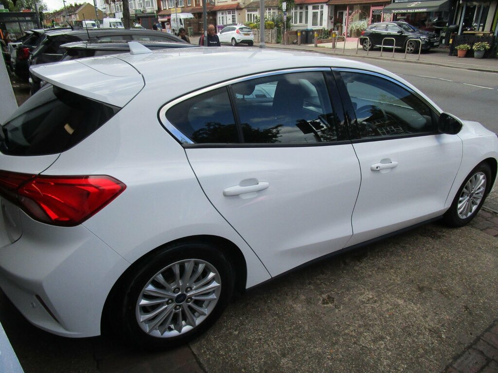 Ford Focus 1.0T Ecoboost Titanium Euro 6 Ss WG69UOF White #4