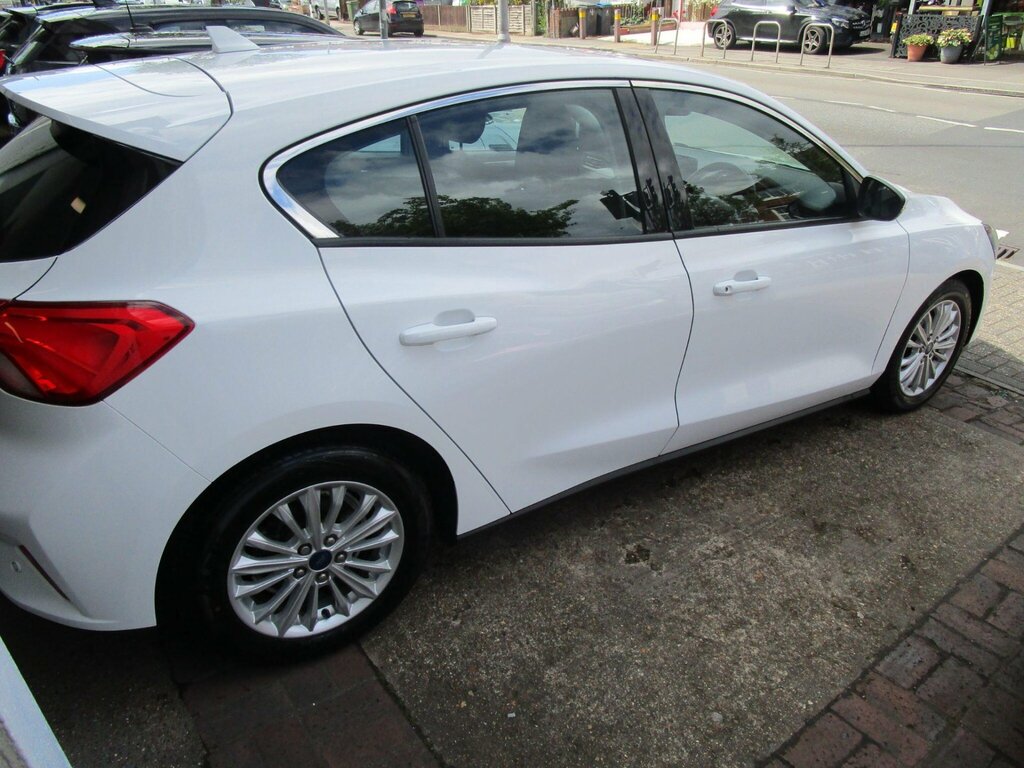 Ford Focus 1.0T Ecoboost Titanium Euro 6 Ss WG69UOF White #5