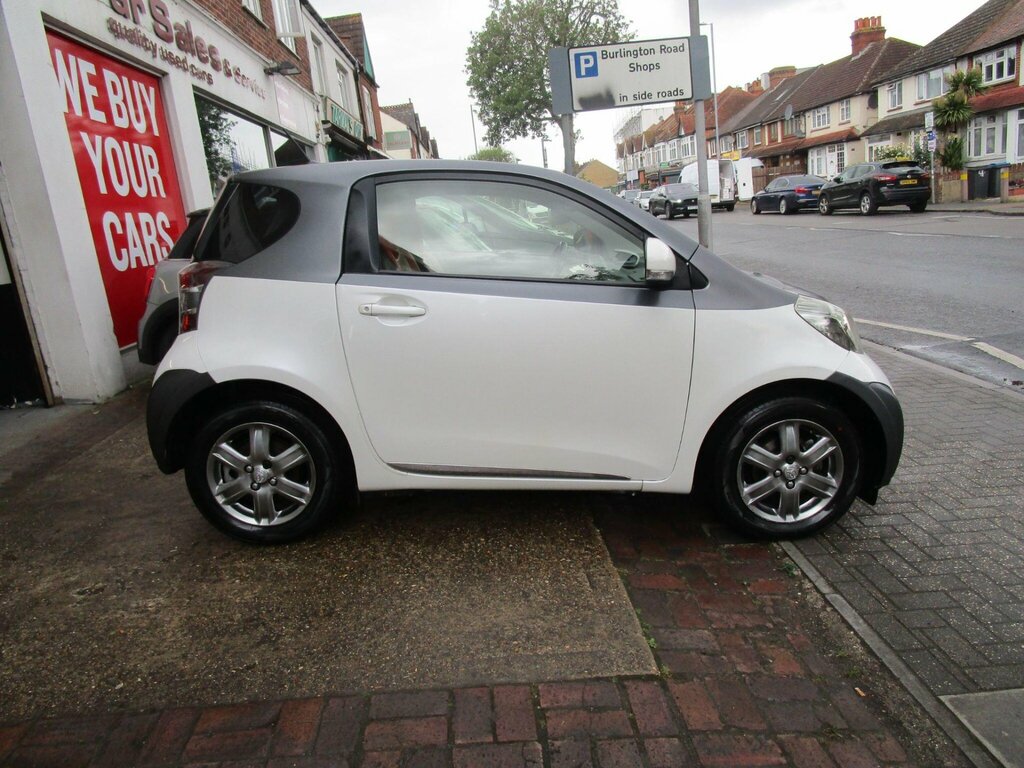 Toyota IQ 1.0 Vvt-i 2 Multidrive Euro 5 White #4