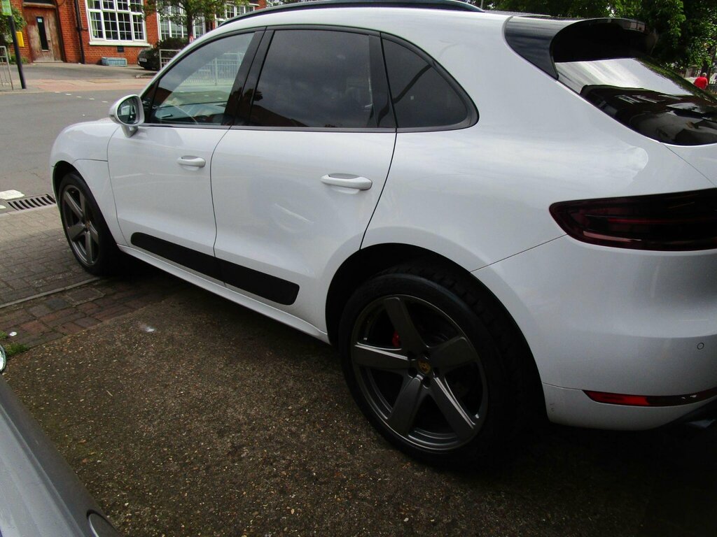 Porsche Macan 3.0T V6 Gts Pdk 4Wd Euro 6 Ss VA66ECJ White #3