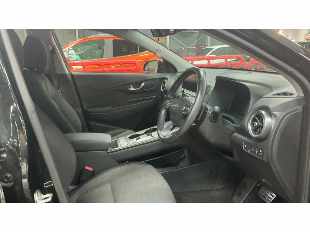 Hyundai Kona Hatchback White #11