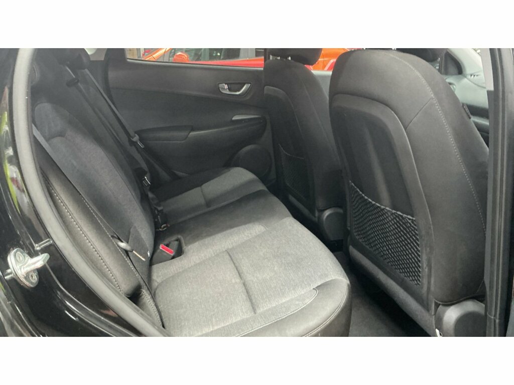 Hyundai Kona Hatchback White #10