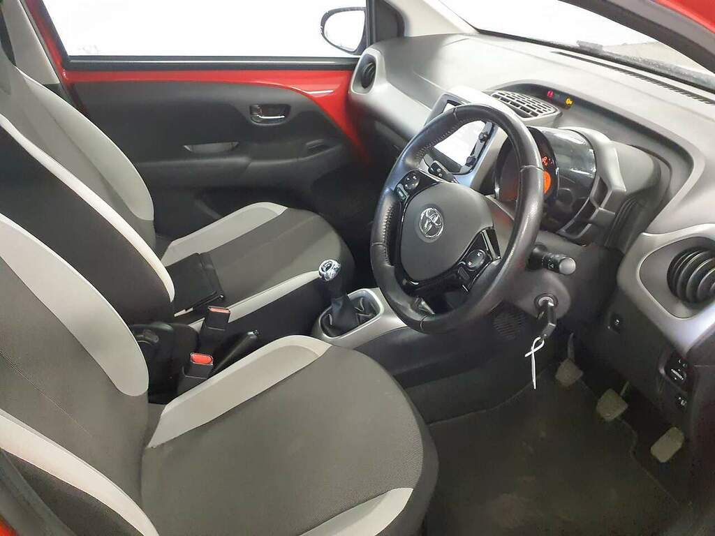 Toyota Aygo Hatchback White #5