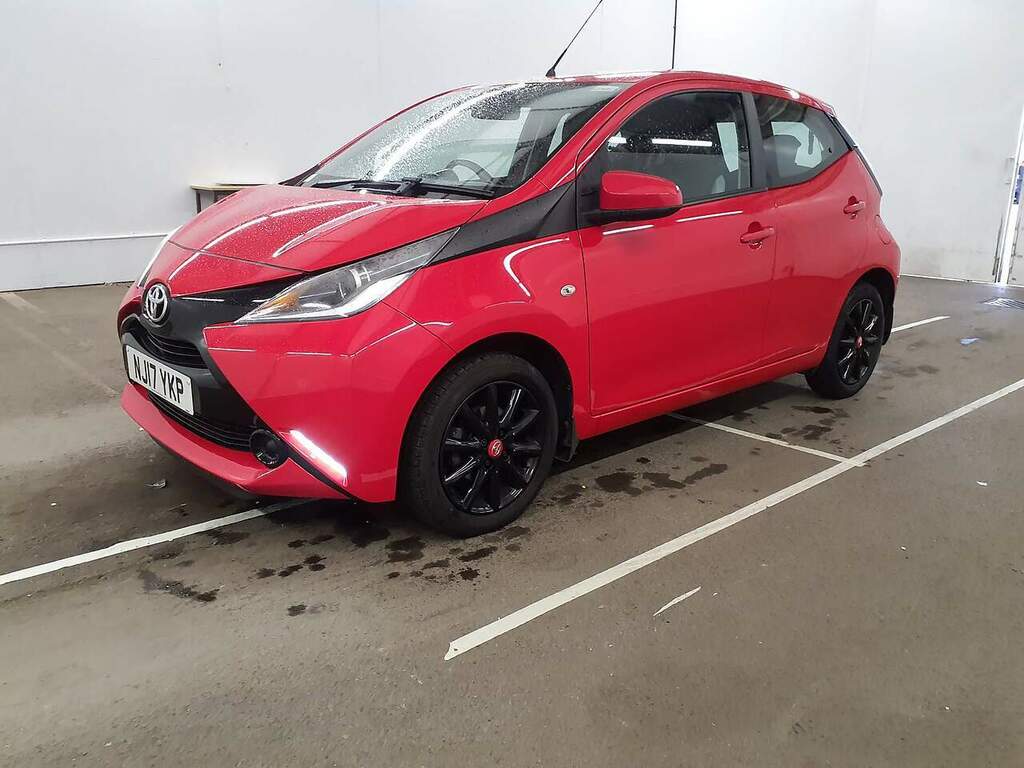 Toyota Aygo Hatchback White #2