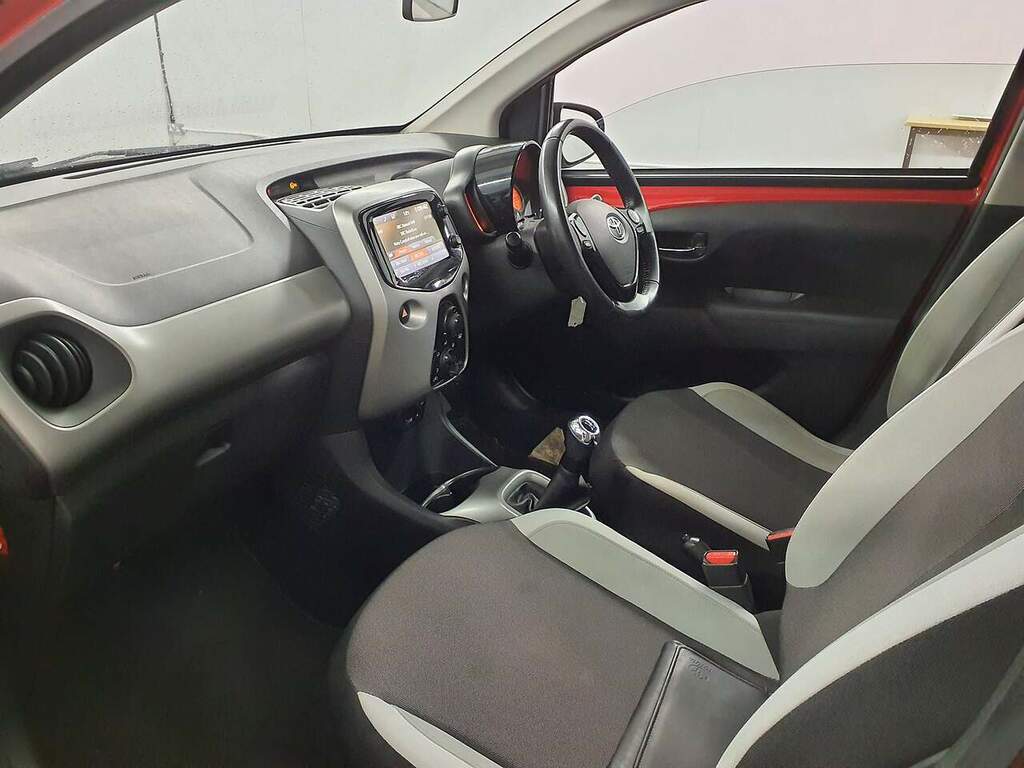 Toyota Aygo Hatchback White #4