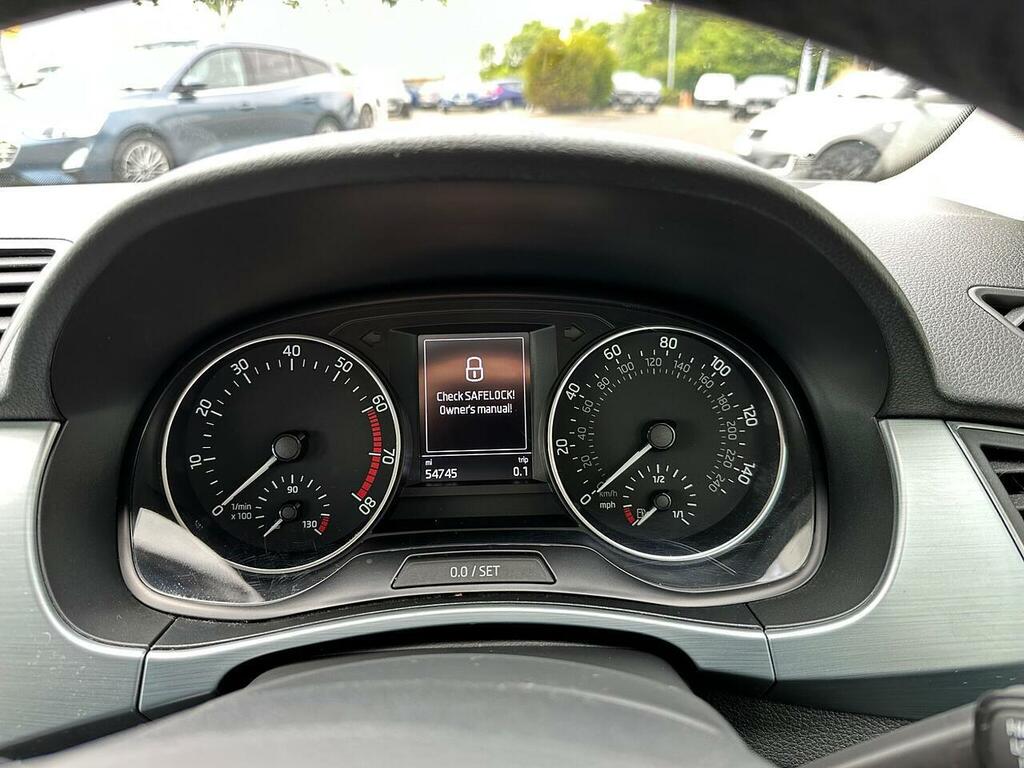 Skoda Fabia 1.0 Mpi 75Ps Se Ss 5-Dr Hatchback White #16