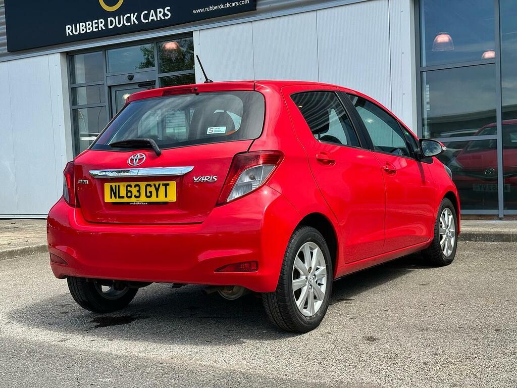 Toyota Yaris 1.0 Vvt-i Tr Euro 5 Red #4