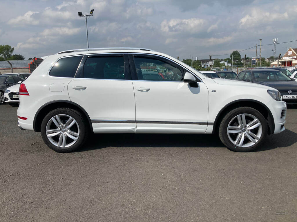 Volkswagen Touareg 3.0 V6 Tdi R-line Tip PN14FRJ White #2