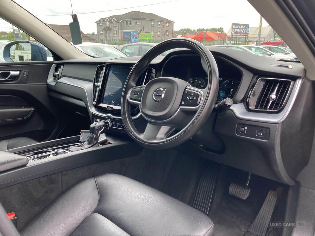 Volvo XC60 Suv Red #9