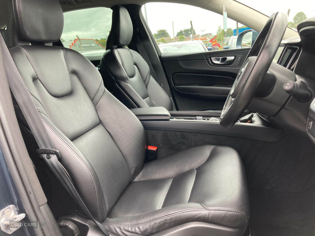 Volvo XC60 Suv Red #10