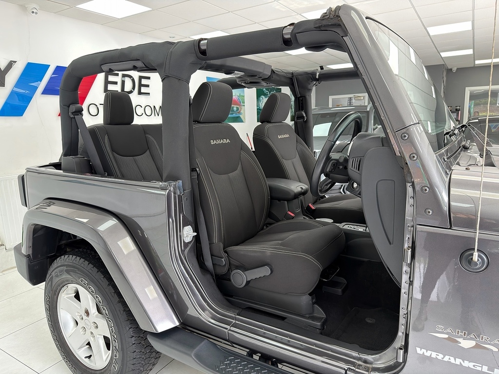 Jeep Wrangler V6 Sahara Silver #2