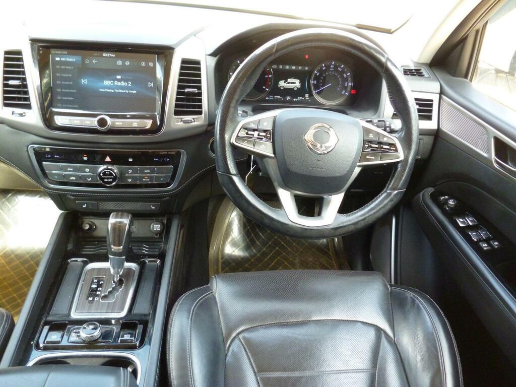 SsangYong Rexton Ice White #29