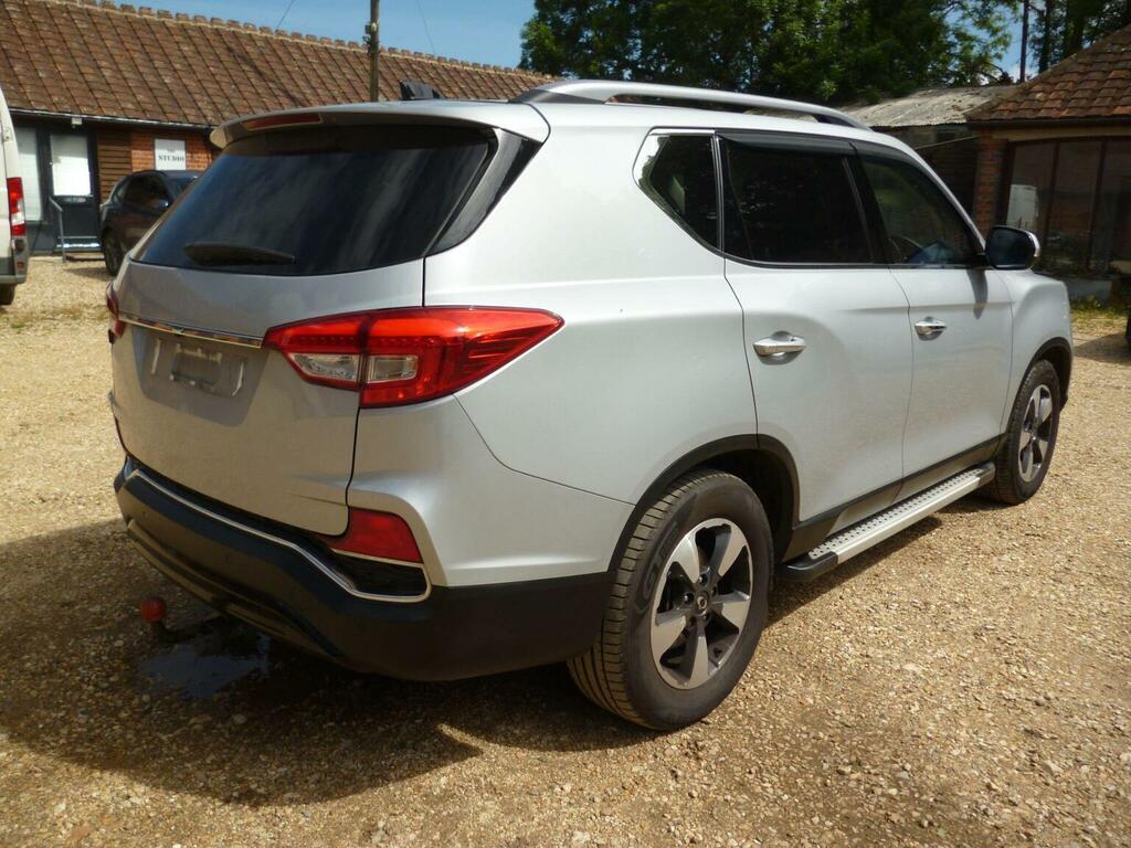 SsangYong Rexton Ice White #27