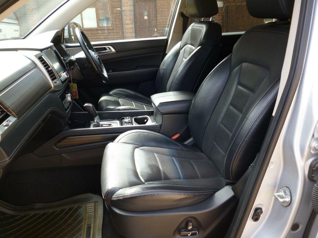 SsangYong Rexton Ice White #15