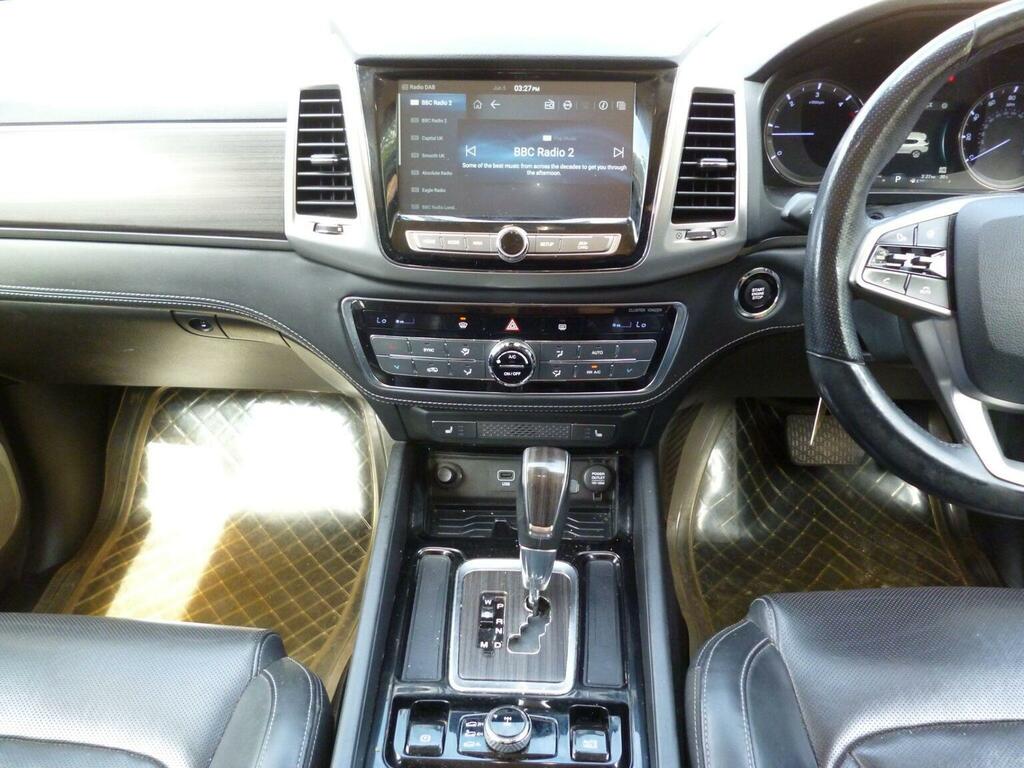 SsangYong Rexton Ice White #19