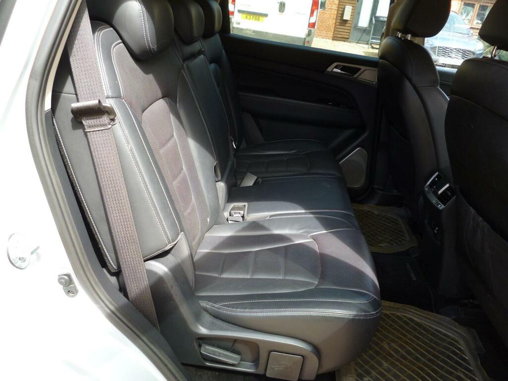 SsangYong Rexton Ice White #12