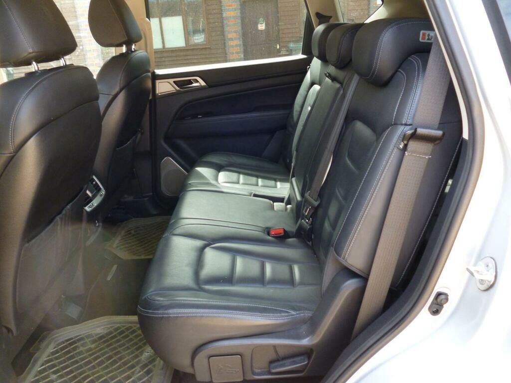 SsangYong Rexton Ice White #36