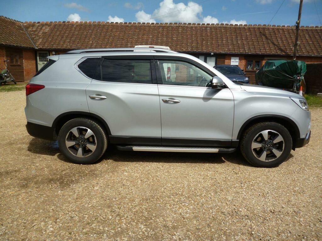 SsangYong Rexton Ice White #22