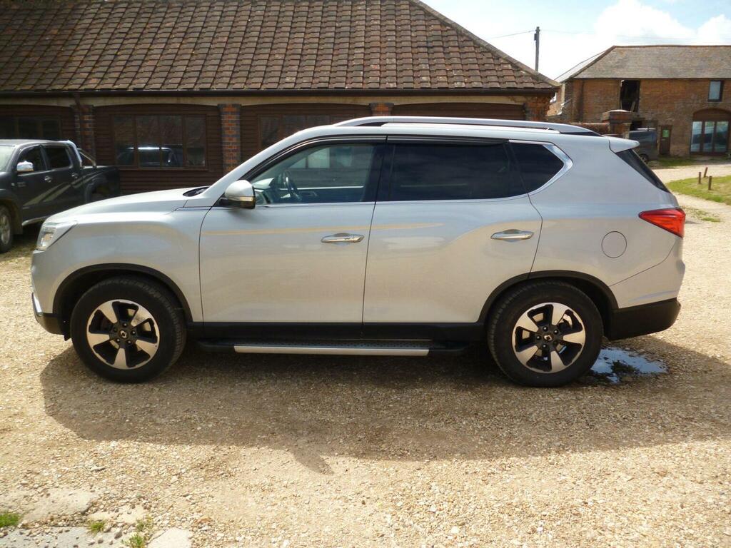 SsangYong Rexton Ice White #24