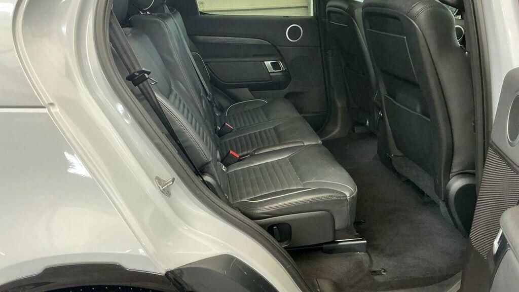 Land Rover Discovery  Black #9