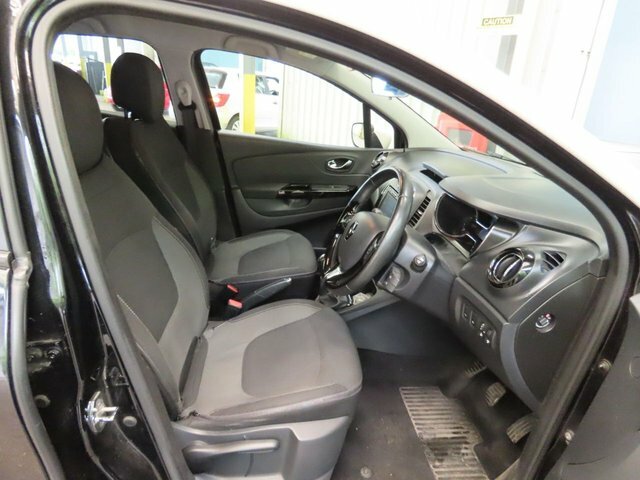 Renault Captur Signature Nav Red #10