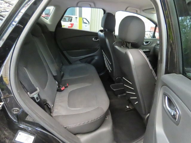 Renault Captur Signature Nav Red #8