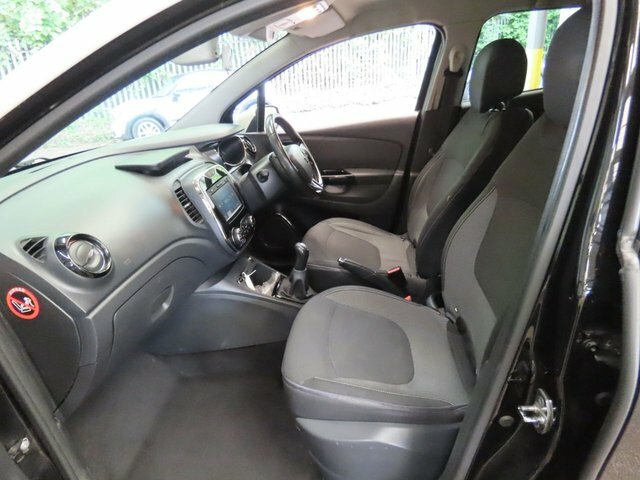 Renault Captur Signature Nav Red #11