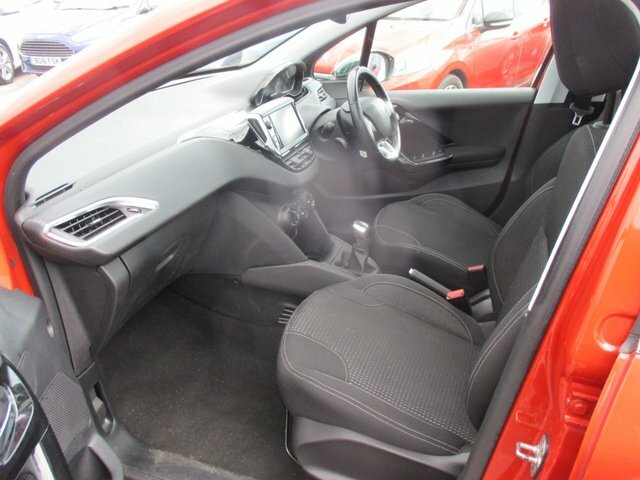 Peugeot 208 1.2 Puretech Allure Premium Hatchback M Orange #4