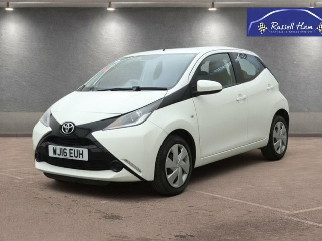 Toyota Aygo 1.0 Vvt-i X-play Hatchback Euro White #2
