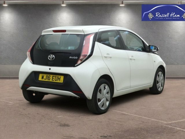 Toyota Aygo 1.0 Vvt-i X-play Hatchback Euro White #4