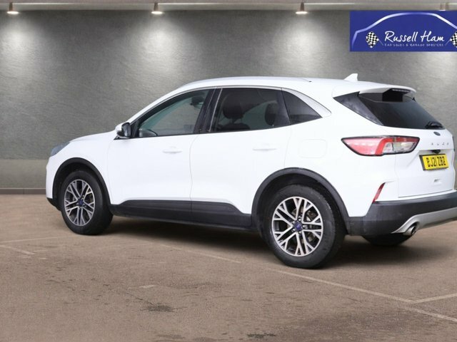 Ford Kuga 1.5 Ecoblue Titanium Edition Suv White #5