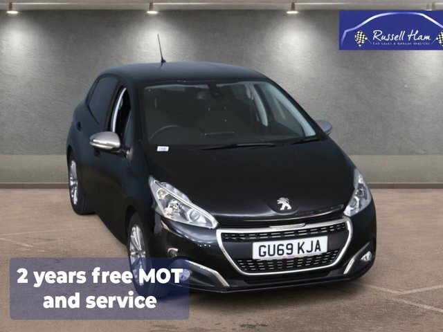 Peugeot 208 1.2 Puretech Signature Hatchback Black