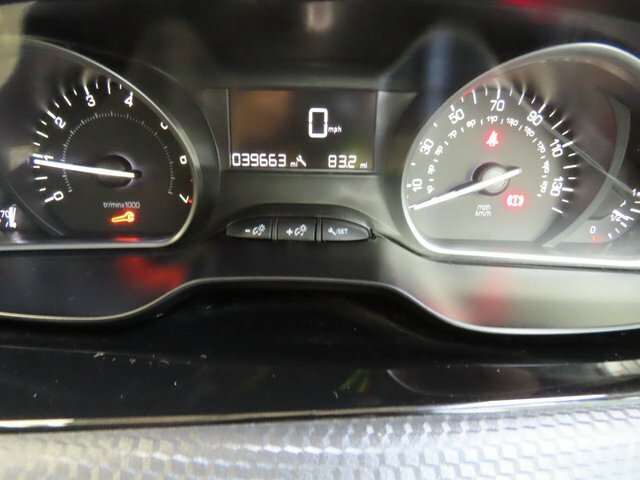Peugeot 208 1.2 Puretech Signature Hatchback Black #4