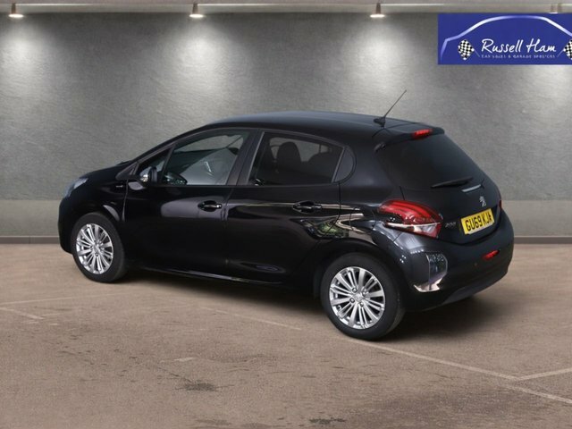 Peugeot 208 1.2 Puretech Signature Hatchback Black #3