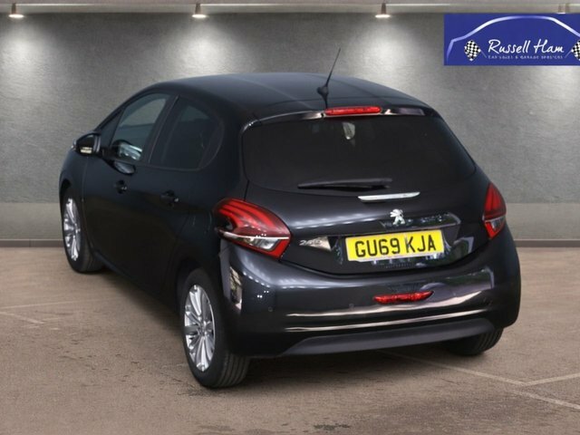 Peugeot 208 1.2 Puretech Signature Hatchback Black #6