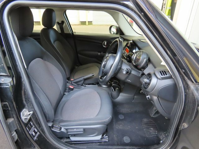 Mini Hatch 1.5 Cooper D Hatchback Euro 6 S Black #6