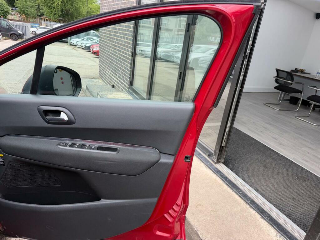 Peugeot 3008 1.6 Hdi 112 Active Red #9