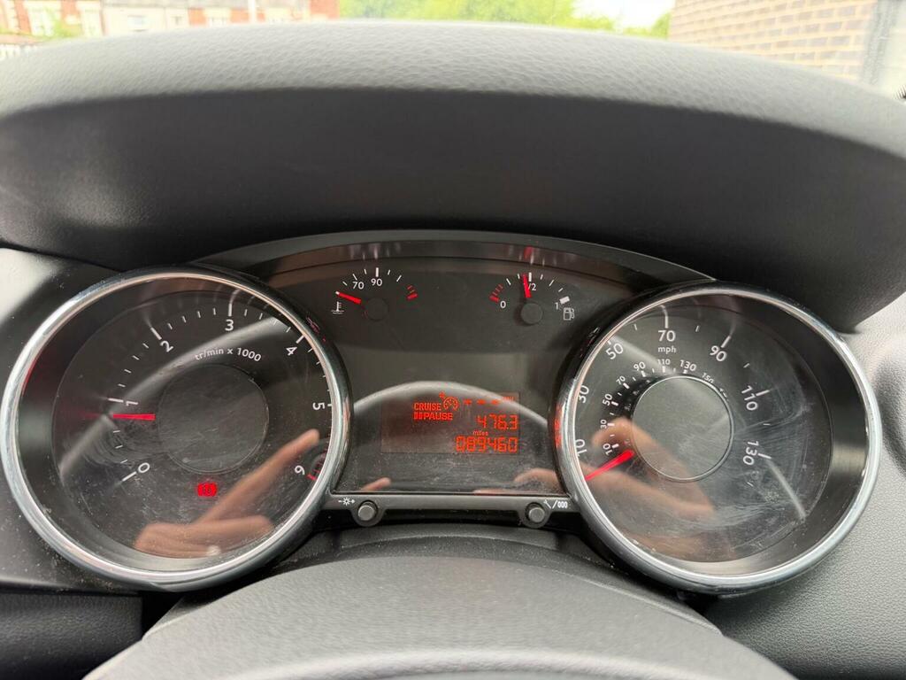 Peugeot 3008 1.6 Hdi 112 Active Red #31