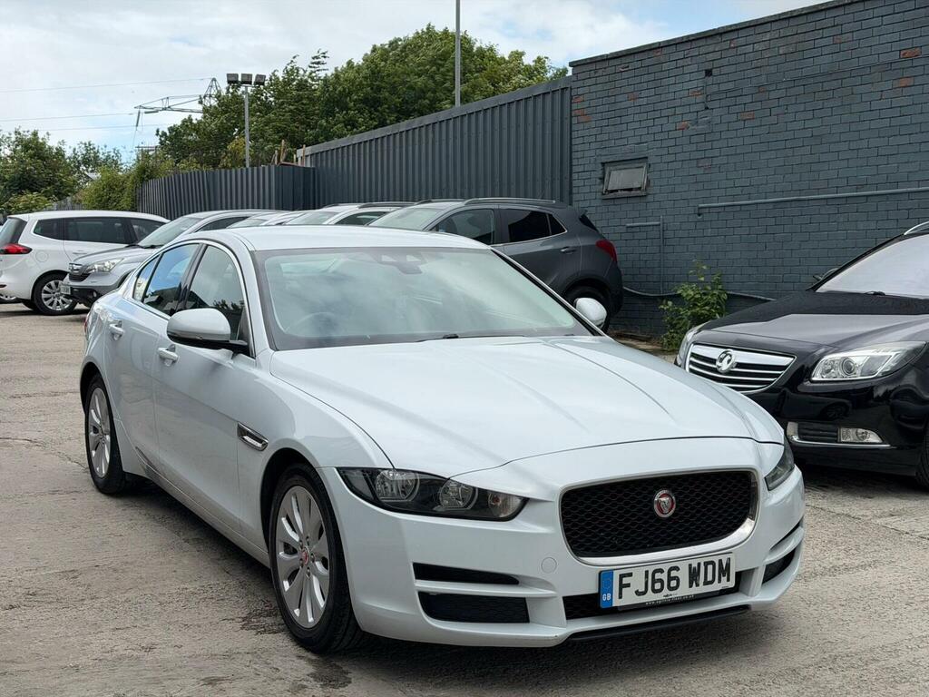 Jaguar XE 2.0D Prestige Euro 6 Ss White #5