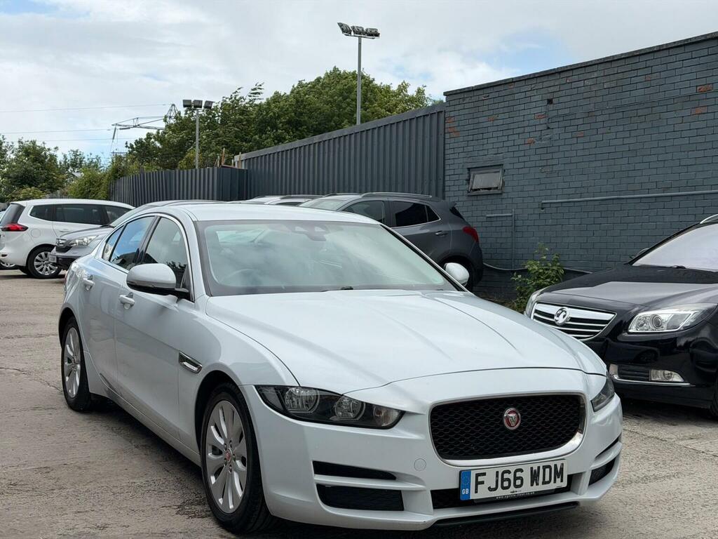 Jaguar XE 2.0D Prestige Euro 6 Ss White #2