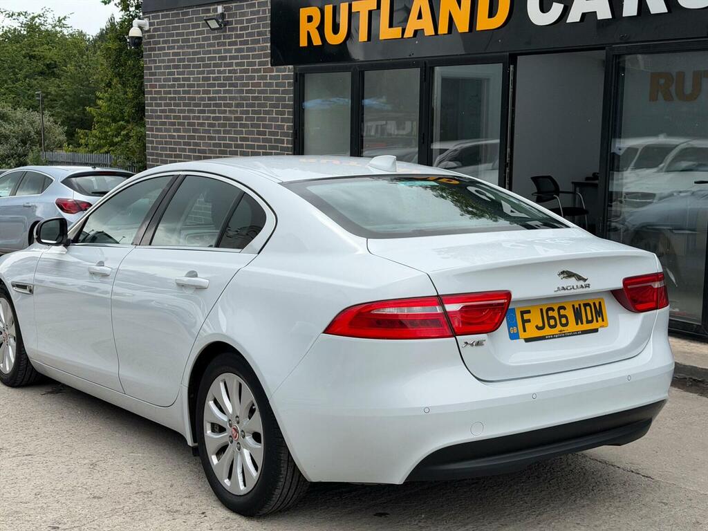 Jaguar XE 2.0D Prestige Euro 6 Ss White #4