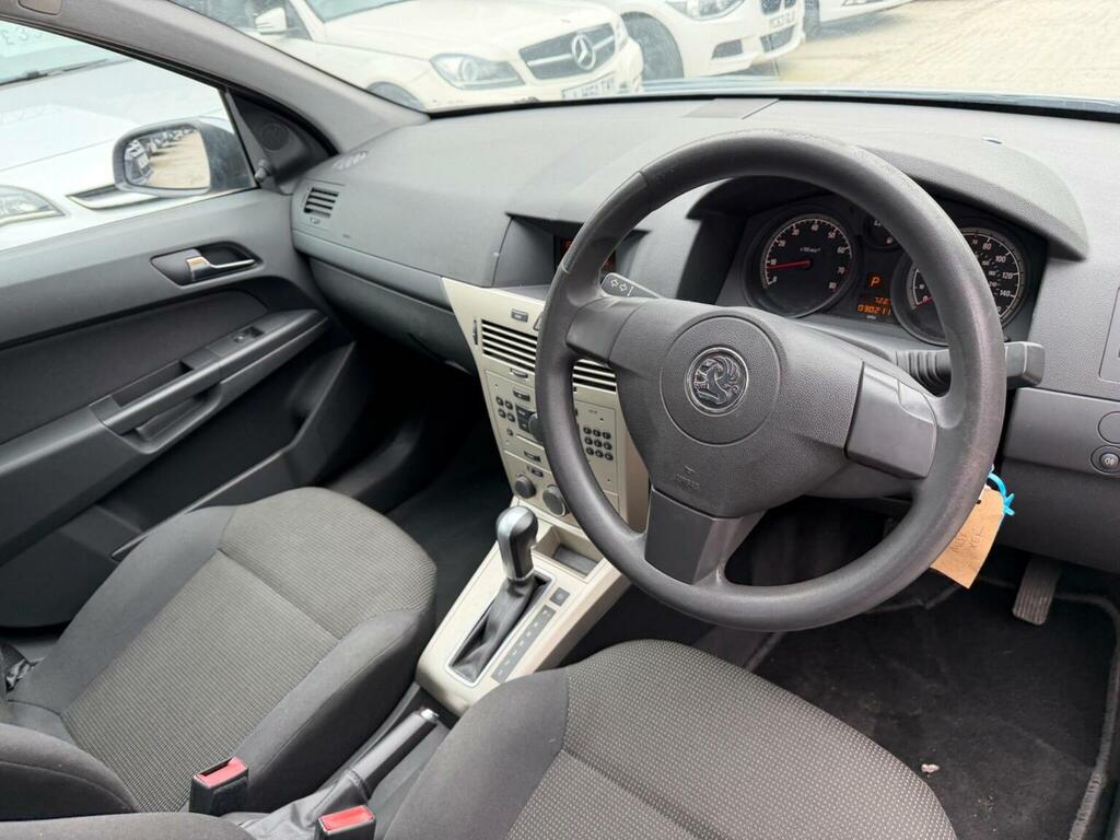 Vauxhall Astra Breeze 5-Door Silver #22
