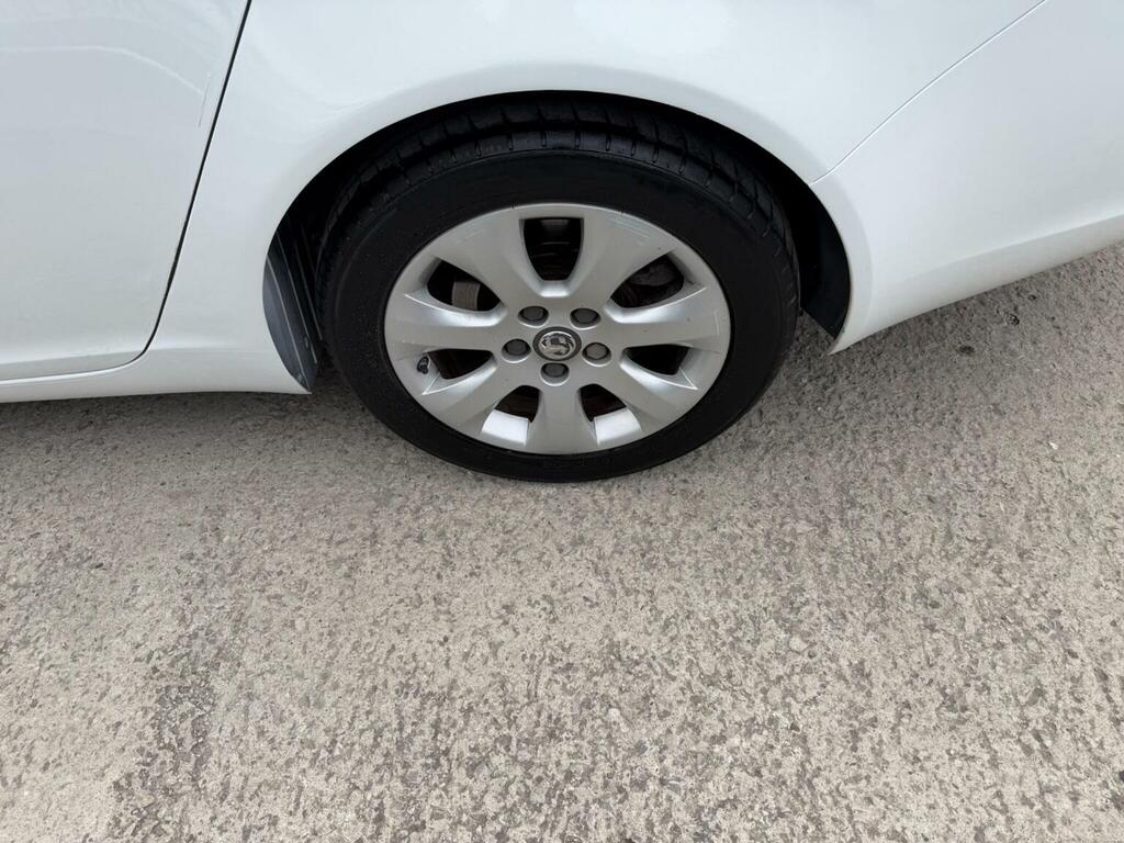 Vauxhall Insignia 2.0 Cdti 140 Ecoflex White #39