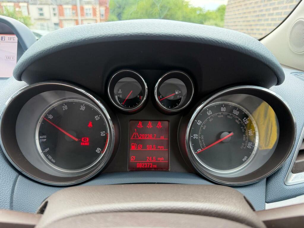 Vauxhall Mokka Range Rover Evoque Pure Ed4 White #29