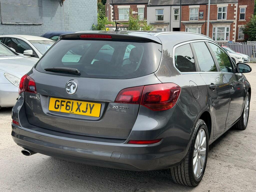 Vauxhall Astra 2.0 Cdti Se Sports Tourer Euro 5 Grey #4