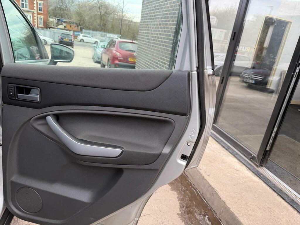 Ford Kuga Titanium White #37