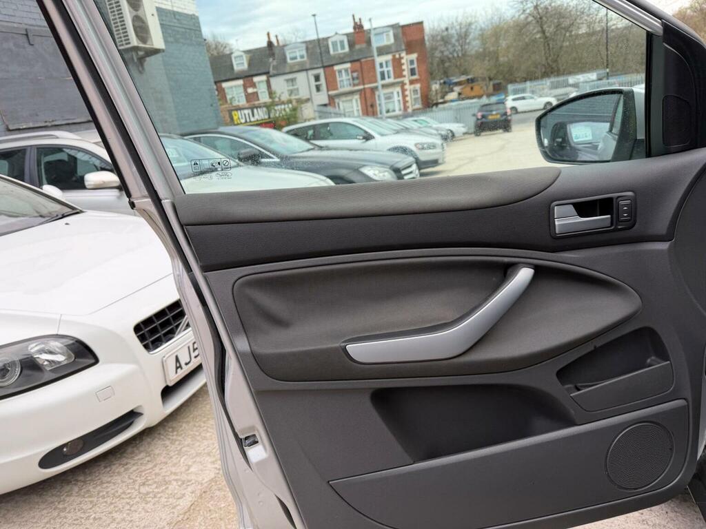 Ford Kuga Titanium White #35