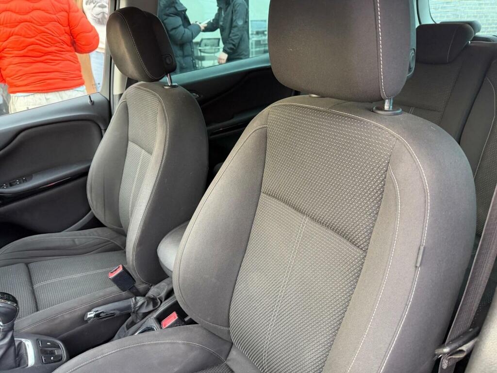 Vauxhall Zafira Tourer Tech Line White #41